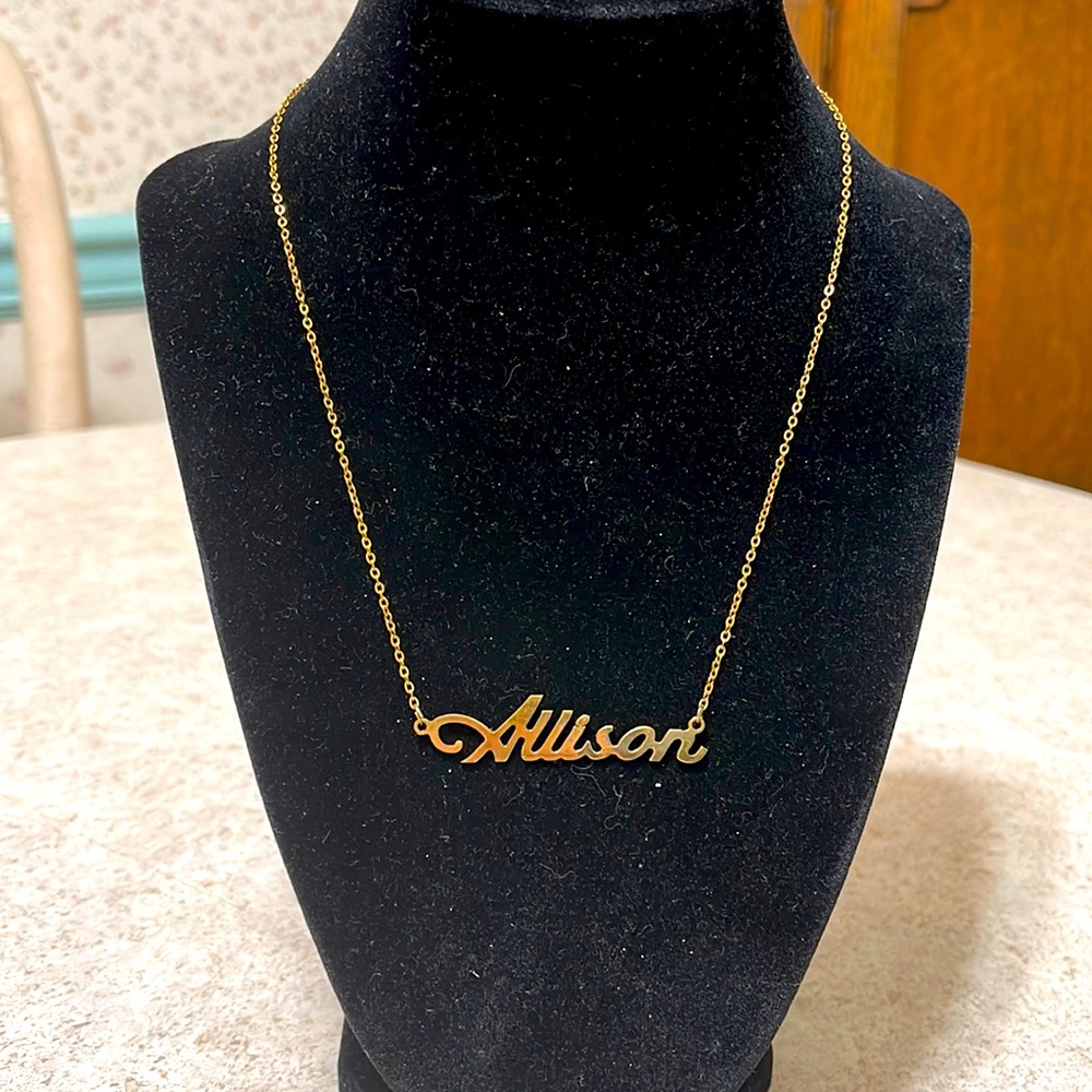 GOLD TONE “ALLISON” SCRIPT NAME PLATE NECKLACE - Picture 2 of 4